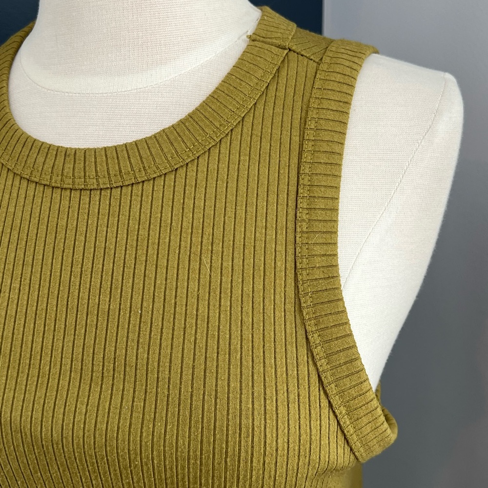 Forever 21 Olive Ribbed Cropped Tank Size Large - Picture 2 of 7